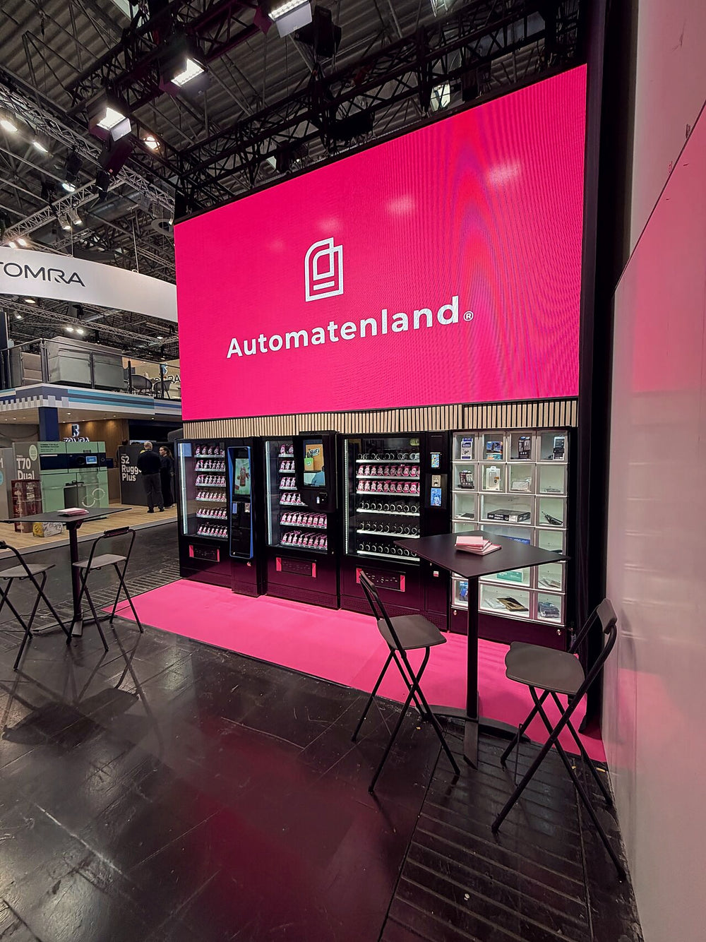 Automatenland Marken-Wand am Messestand