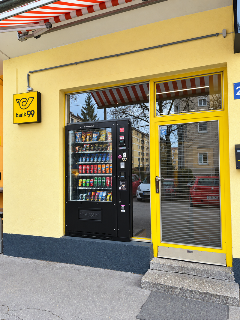 Automat neben dem Eingang eines Postpartners